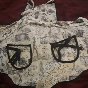 A black and white apron.